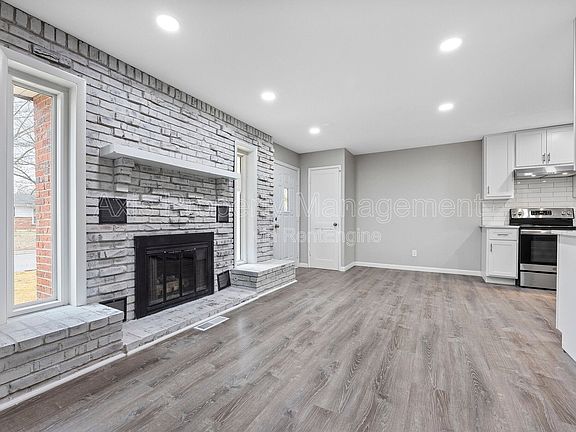 2nd image of 537 Lynn Haven Ln