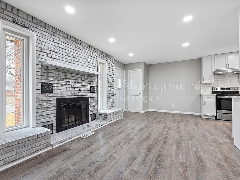 537 Lynn Haven Ln — Photo 2