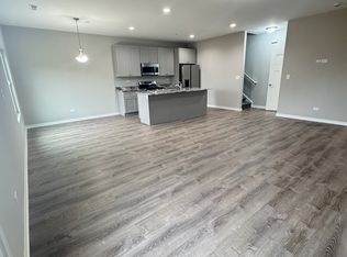 1013 Gillespie Ln, Yorkville, IL 60560