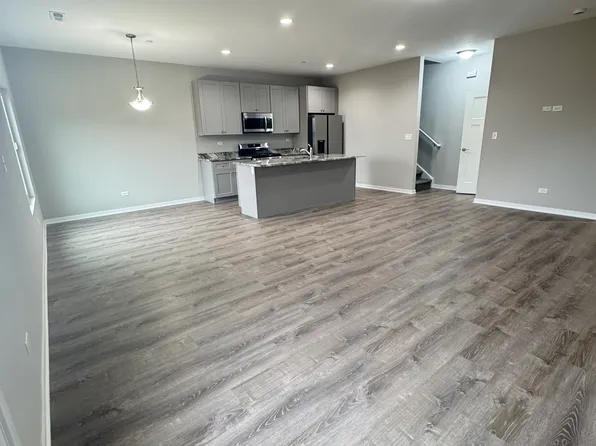 1013 Gillespie Ln, Yorkville, IL 60560