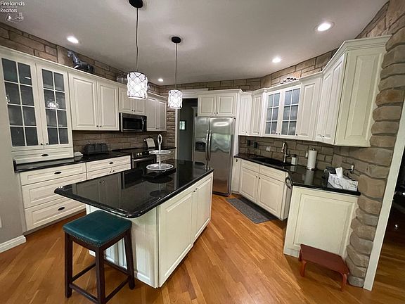 5th image of 188 Briarcrest Vlg