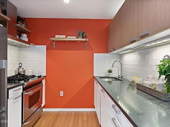 4th image of 276 13th St APT 3B