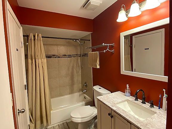 4th image of 855 Glenlake Dr