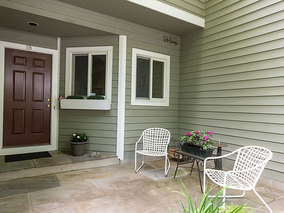 333 Palmer Hill Rd Unit 1B-print-007-020-Exterior-3936x2624-300dpi.jpg