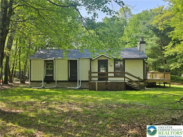 12 Larch Ln, Albrightsville, PA 18210