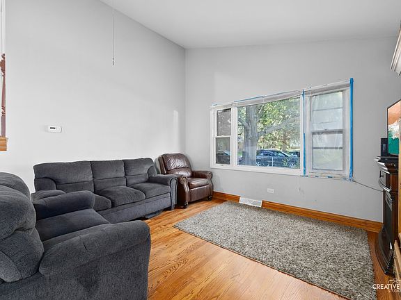 5th image of 137 E Brown St
