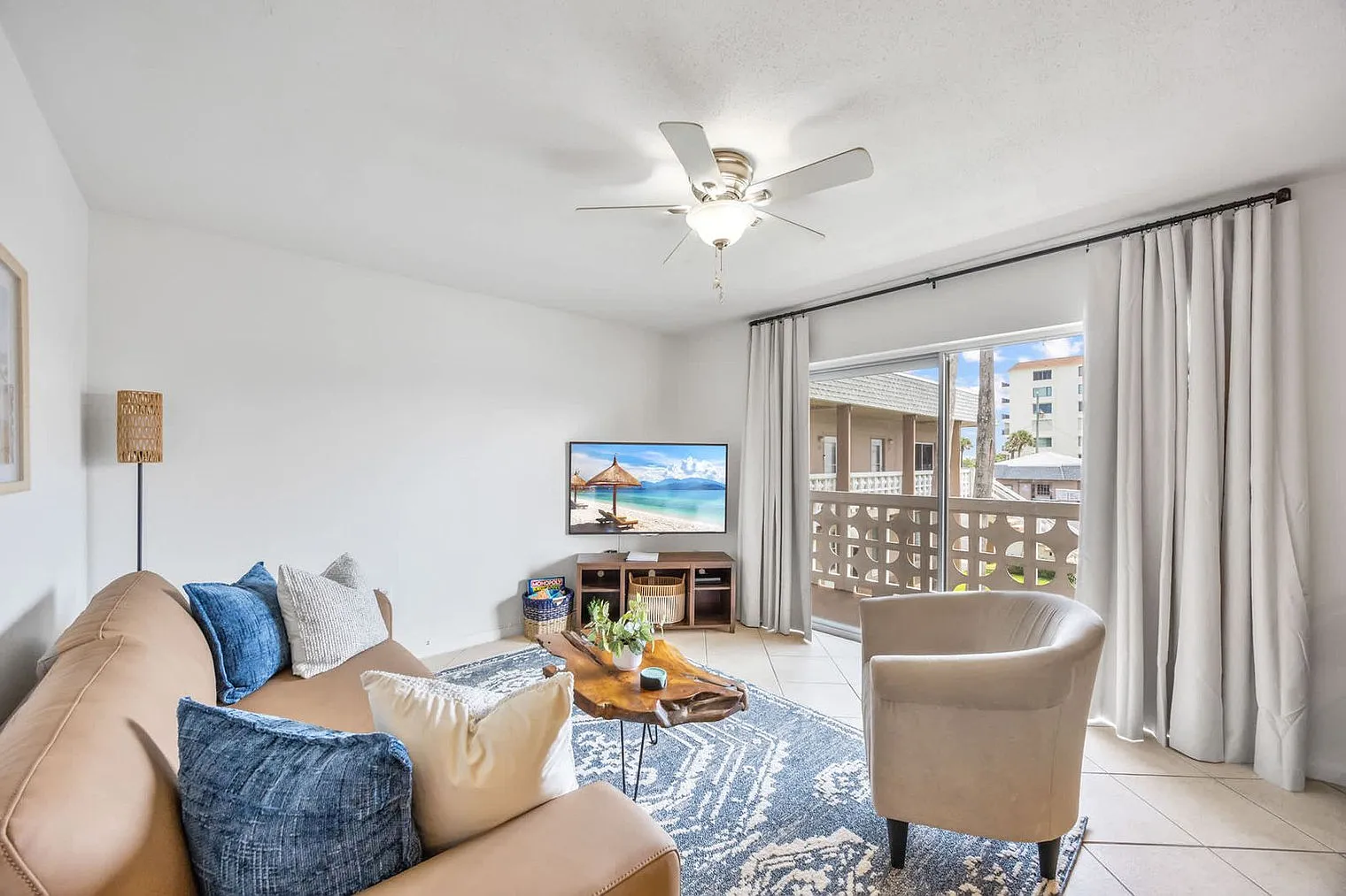 2 bed, 1.0 bath, 742 sqft, $3,618 — Photo 4