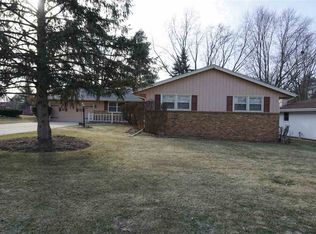 1940 Honeysuckle Dr, Rockford, IL 61107