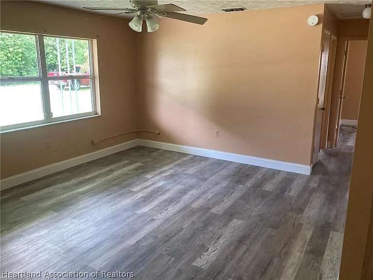 1575 Buck St — Photo 3