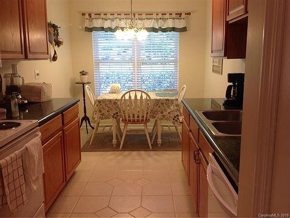 2nd image of 15 N Creekside Ct
