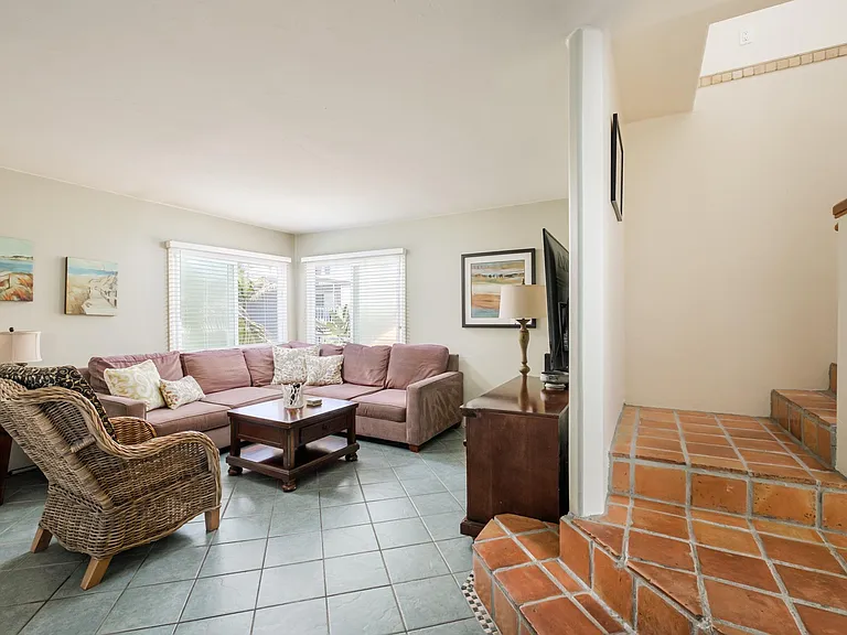 732 Jersey Ct — Photo 5
