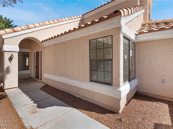 3rd image of 2109 Bachelor Ct