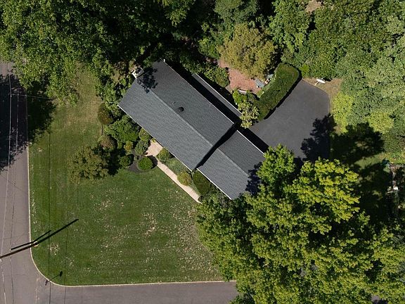 5th image of 835 Dukes Dr