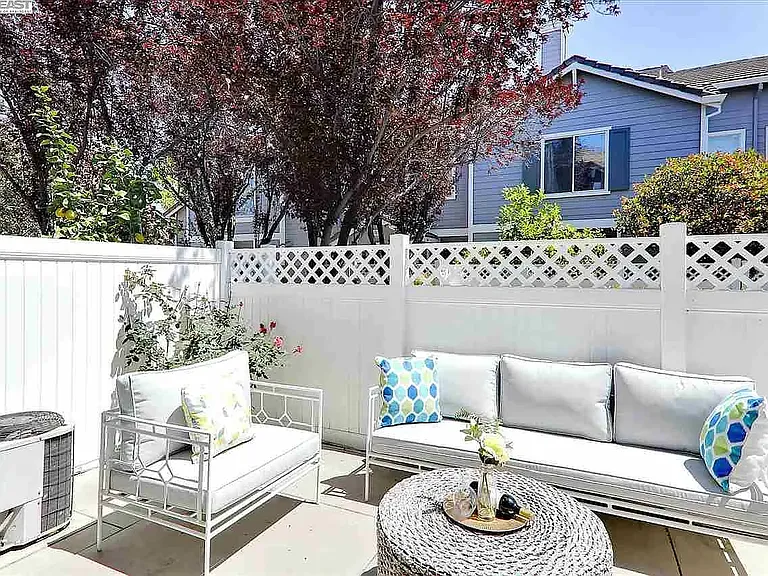 5710 Caprice Cmn — Photo 31