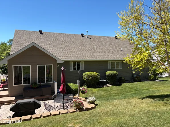 1108 Sunset St NW, Watertown, SD 57201
