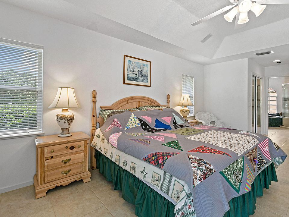 1st image of 409 SW Magnolia Cove