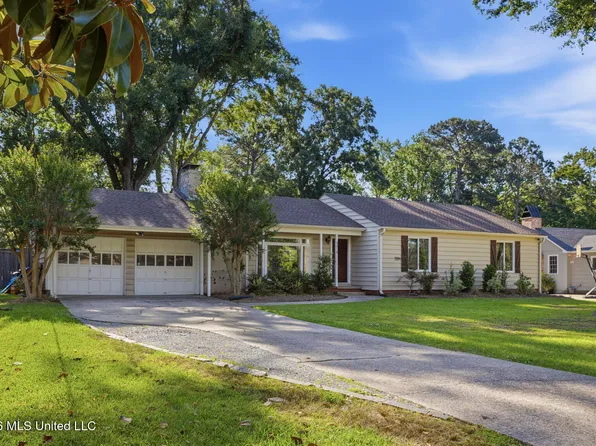 4014 Oakridge Dr, Jackson, MS 39216