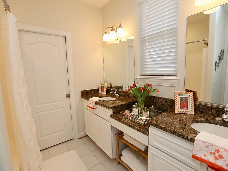 613 Lake Dr — Photo 33