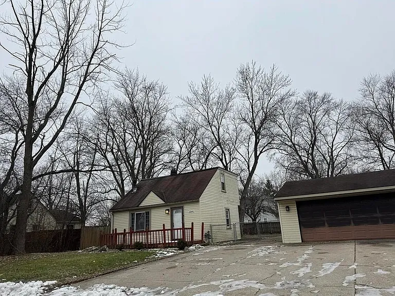 22641 Albion Ave — Photo 8