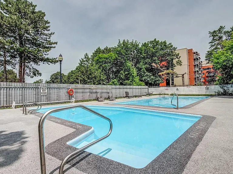 511 Guelph Line — Photo 4