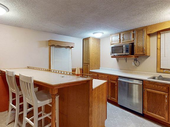 4th image of 705 Washington St