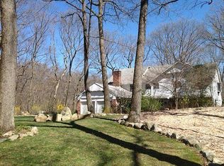 255 Dogwood Ln, Mahwah, NJ 07430