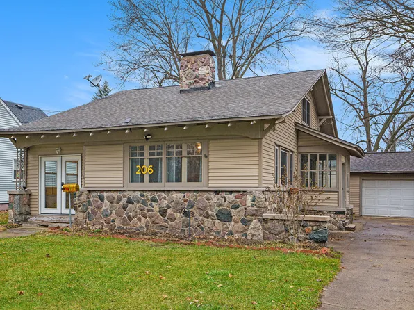 206 E Hoffman St, Three Rivers, MI 49093