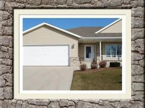 1088 Marigold Ln, Hartford, WI 53027