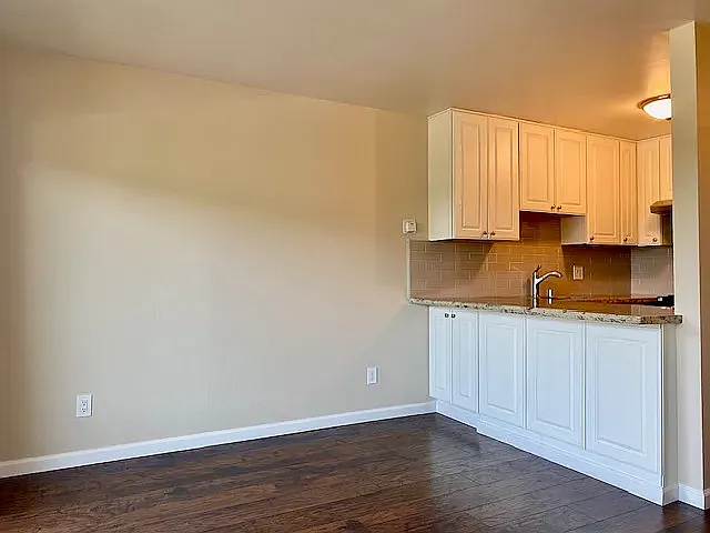 300 Oxford Way #4 — Photo 4