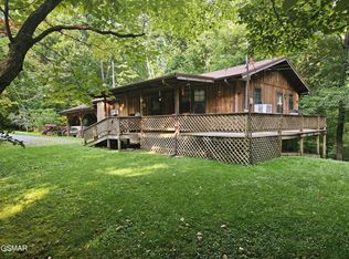 422 Ball Mountain Ln, Gatlinburg, TN 37738