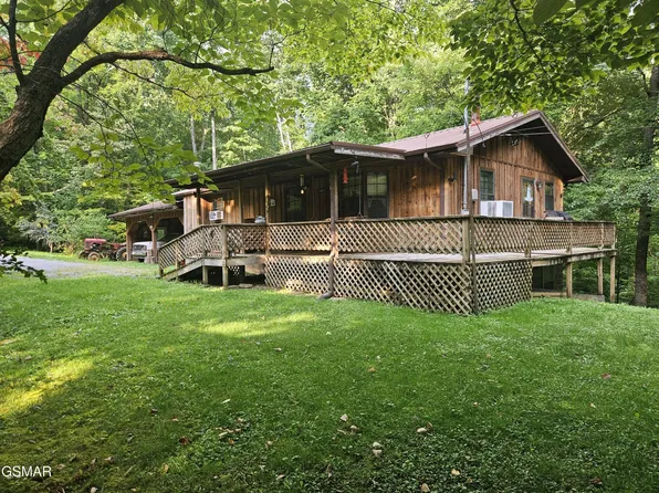 422 Ball Mountain Ln, Gatlinburg, TN 37738