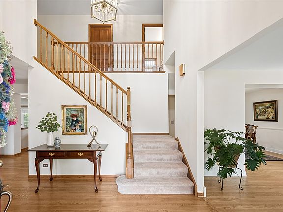 4th image of 755 Warwick Ct