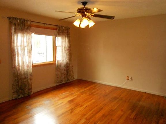 3rd image of 3605 Waldo Ave