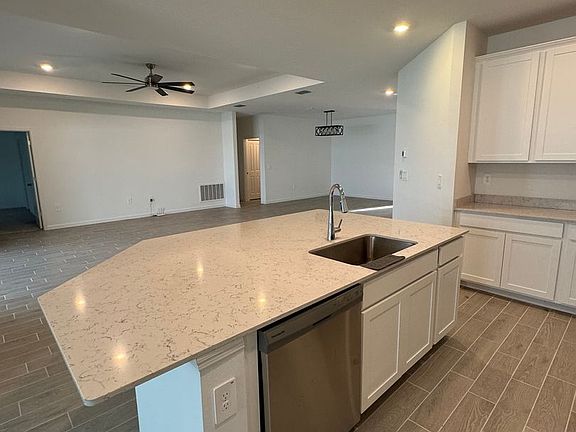 4th image of 3964 NE 33rd Ave