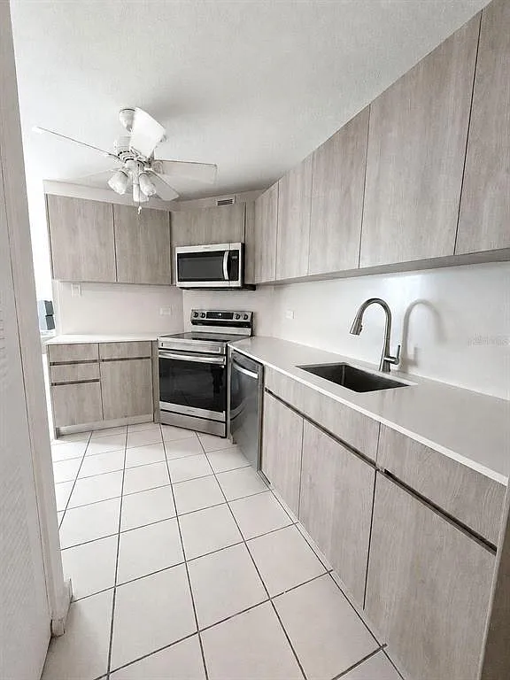 3 bed, 2.0 bath, 1579 sqft, $3,000 — Photo 1