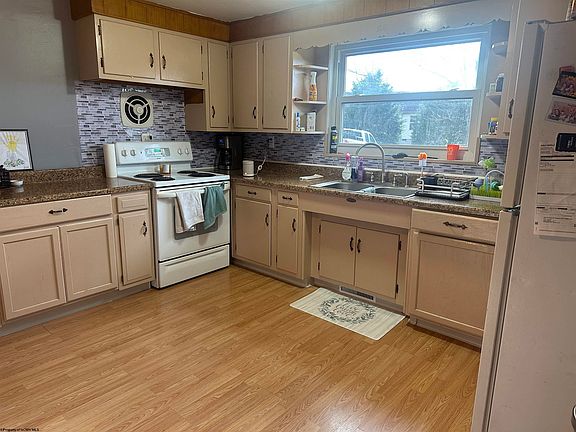 3rd image of 2580 Serene Dr