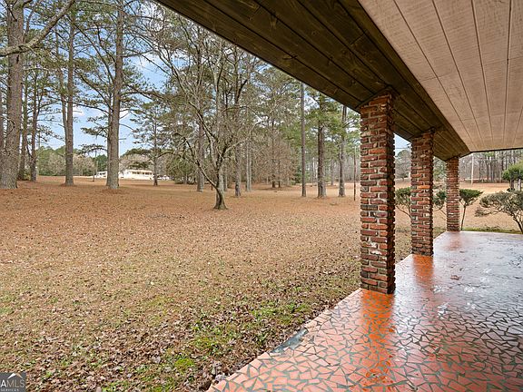 5th image of 447 Adams Rd