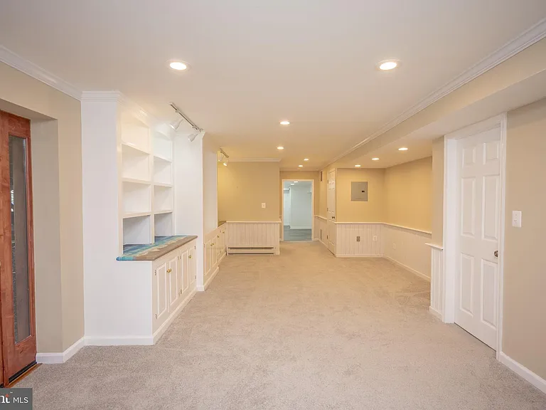 2104 Steuben Way — Photo 10