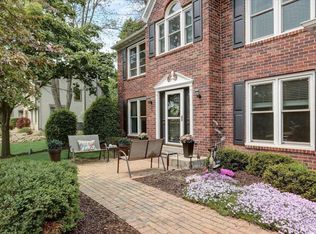 3479 Broken Bow Trl, Delafield, WI 53018