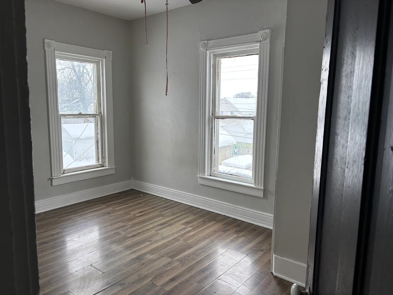 707 E 4th St — Photo 2