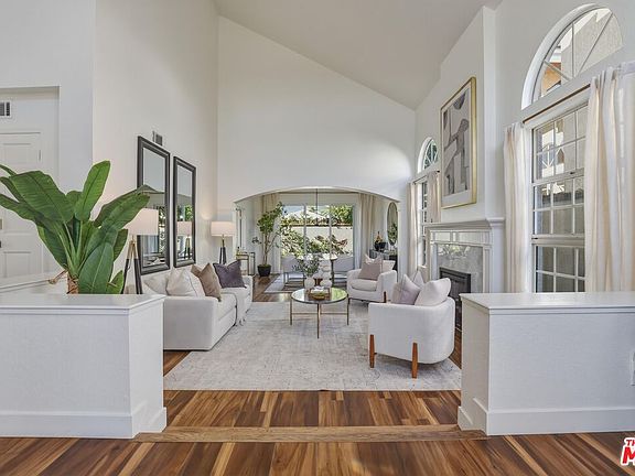 4th image of 7619 W 85th St