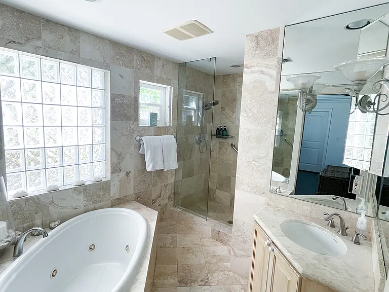 3333 NE 16th Pl — Photo 15