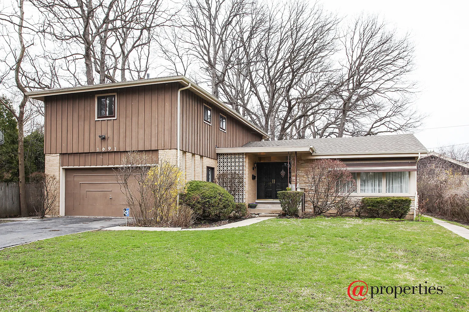 1691 Berkeley Rd photo 1