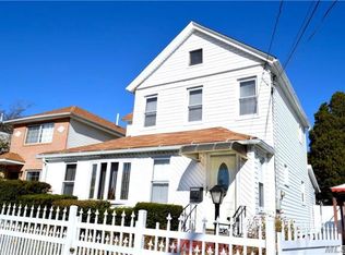 22047 135th Ave, Laurelton, NY 11413