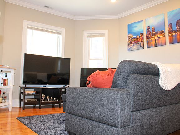 5th image of 118 Holland St #2R