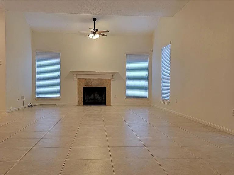 800 Country Place Dr #301 — Photo 5