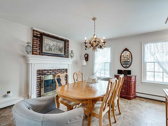 3rd image of 22 Knox Ave
