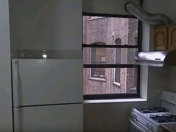 5th image of 114 Madison St APT 6