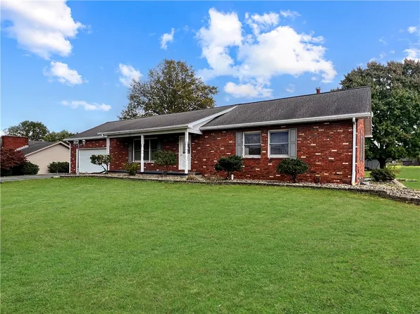 1888 Laclair Dr, New Castle, PA 16101