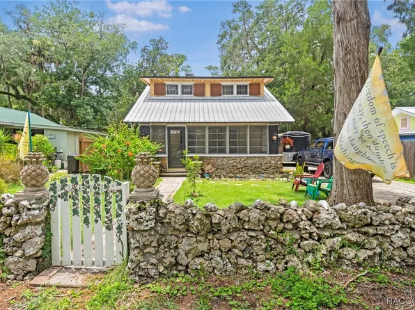 11 62nd St, Yankeetown, FL 34498